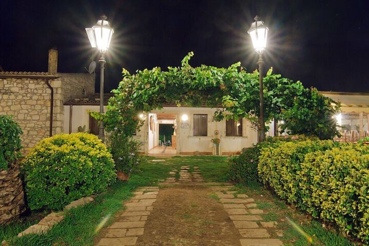 Hotel Exterior 36 of 39