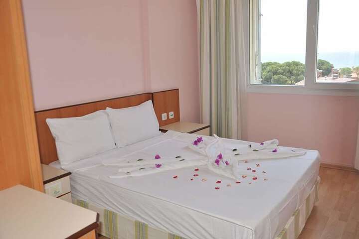 Room 3 of 37