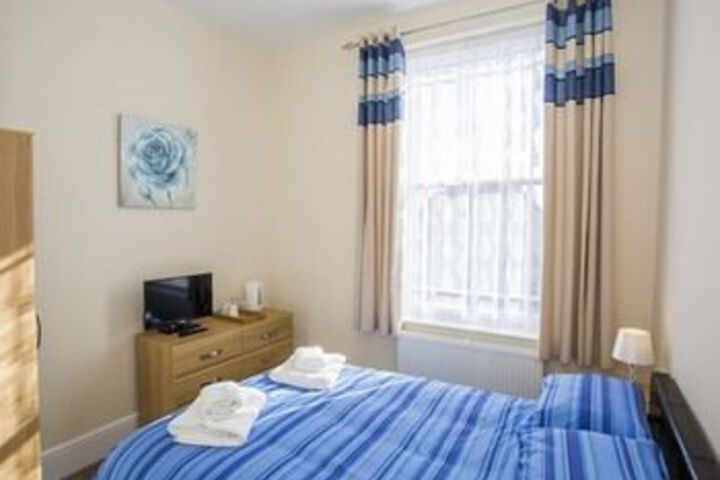 Room 8 of 13