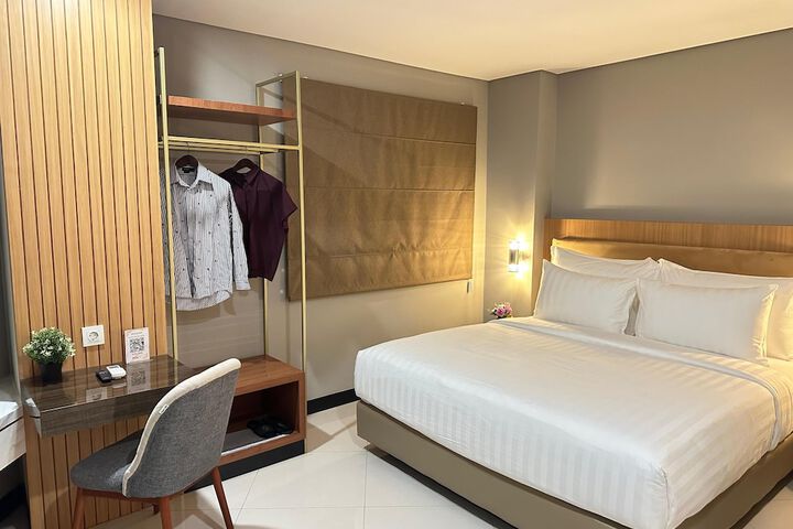 Room 13 of 36