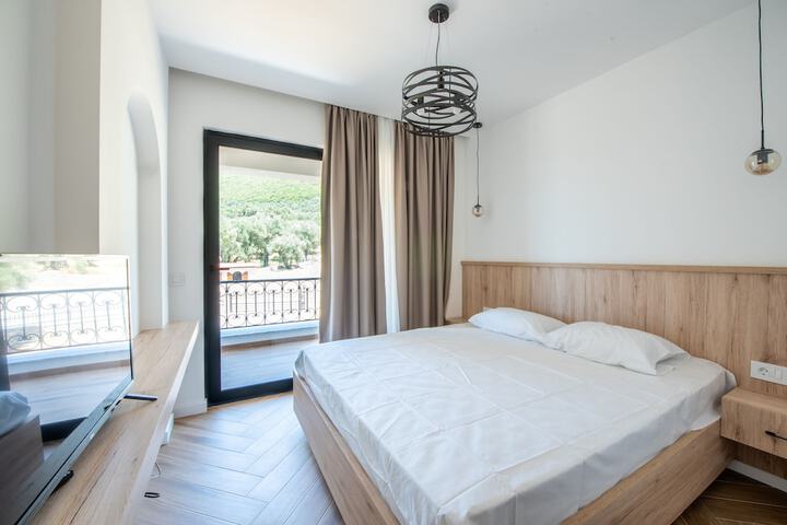 Room 2 of 16