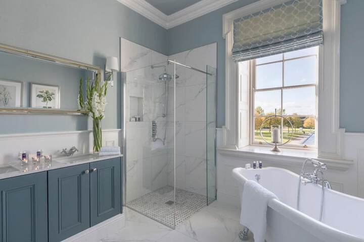 Bathroom Interior Photo