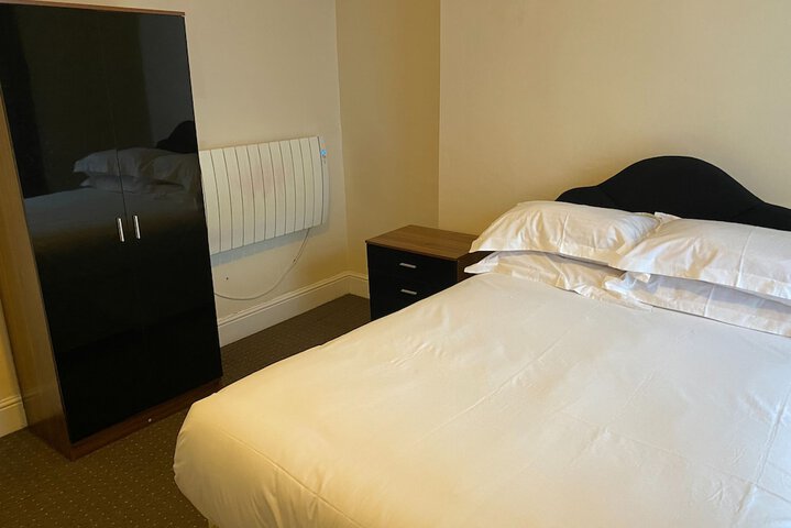 Room 7 of 18