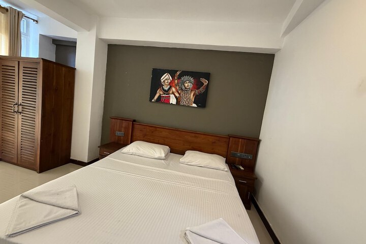 Room 4 of 47