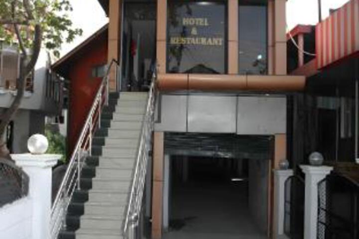Naaz Hotel