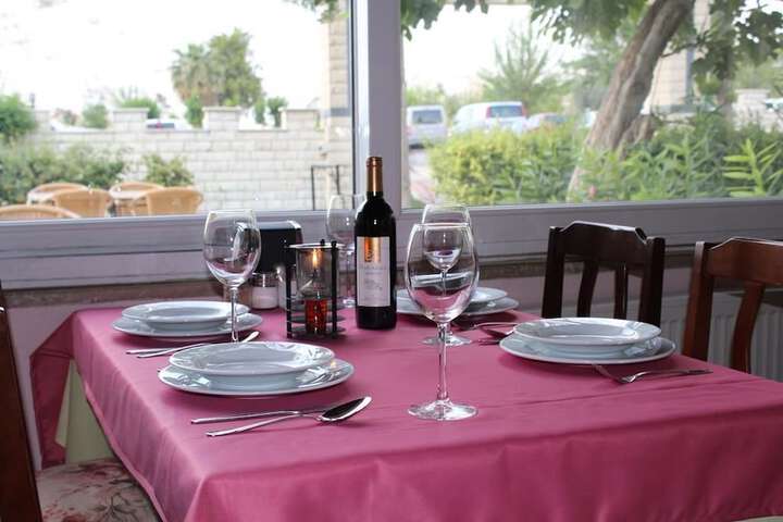 Dining 34 of 58