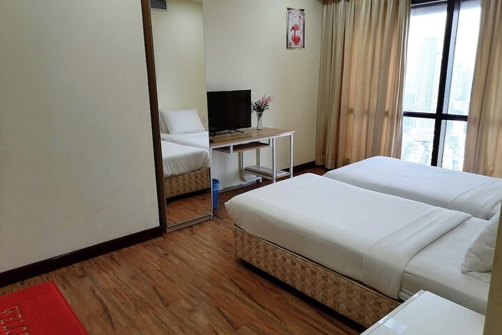 Room 9 of 28