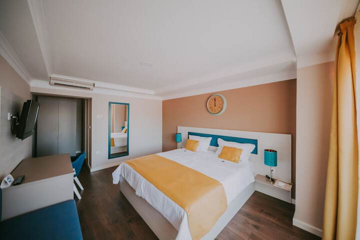Room 10 of 51