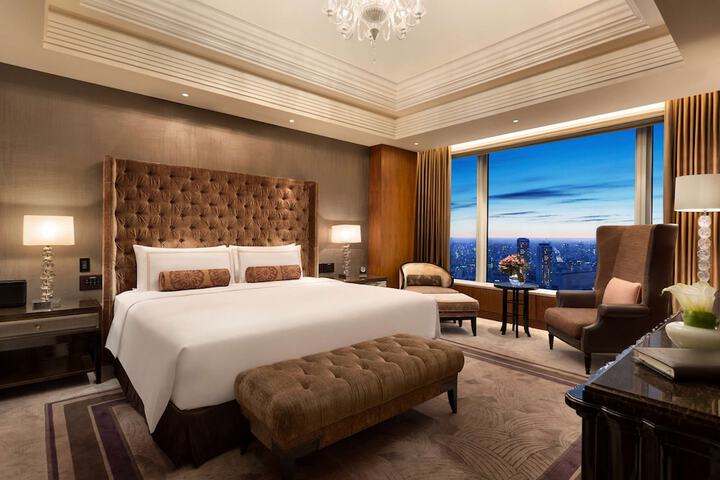Room 10 of 99
