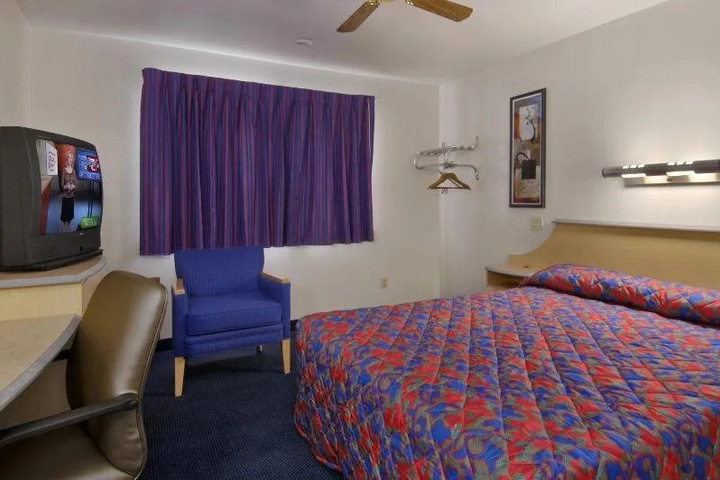 Room 2 of 5