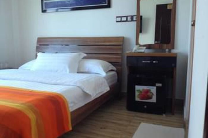 Room 15 of 19