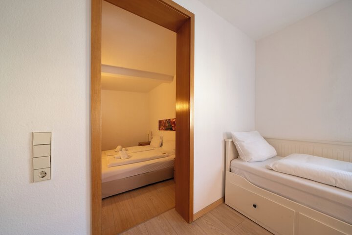 Room 25 of 39