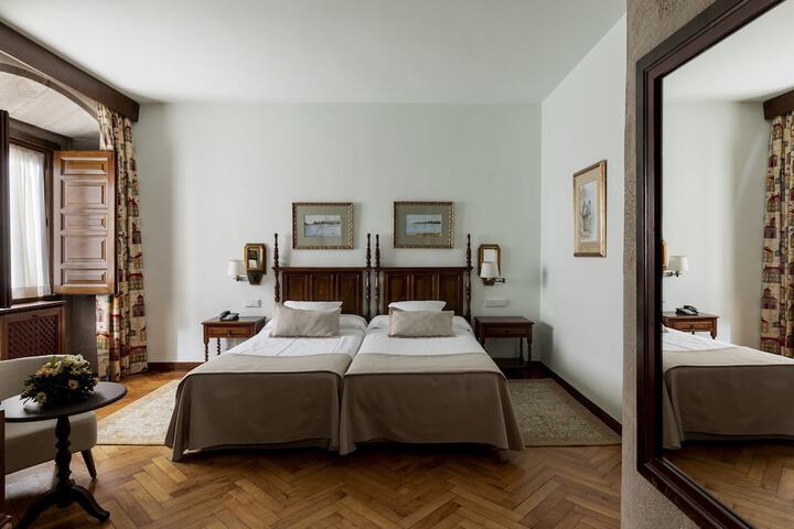 Room 3 of 54