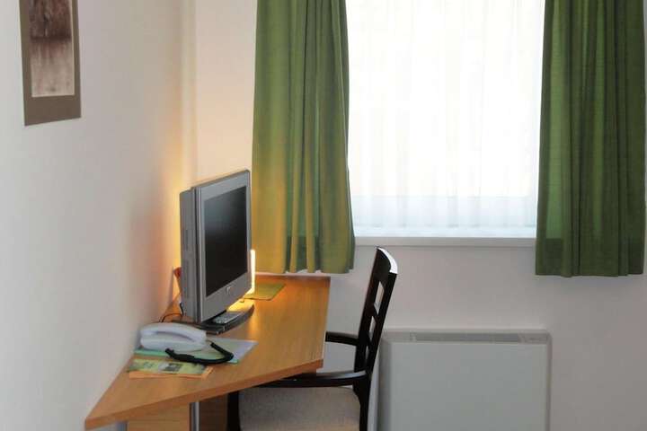Room 10 of 47