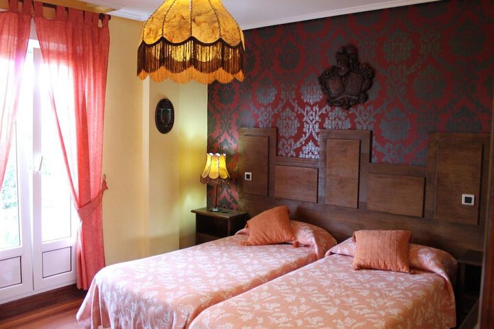 Room 6 of 10