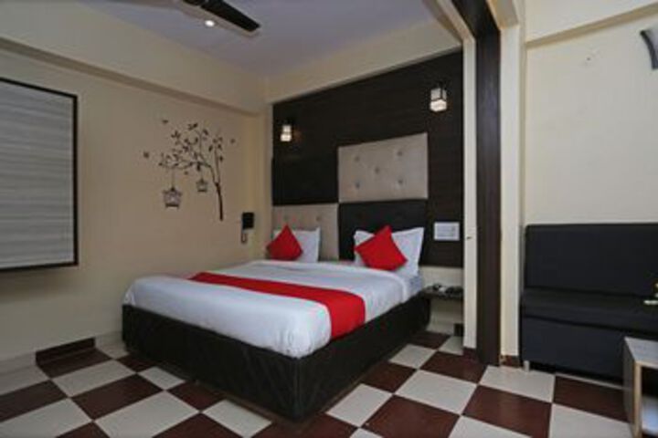 Room 12 of 34