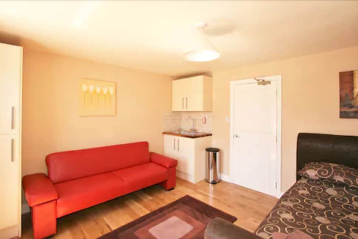Room 13 of 28