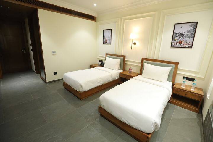 Room 33 of 117