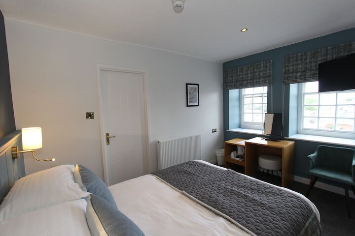 Room 18 of 132