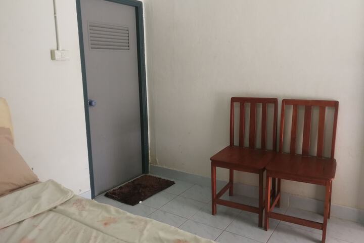 Room 8 of 16