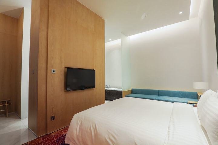 Room 17 of 60