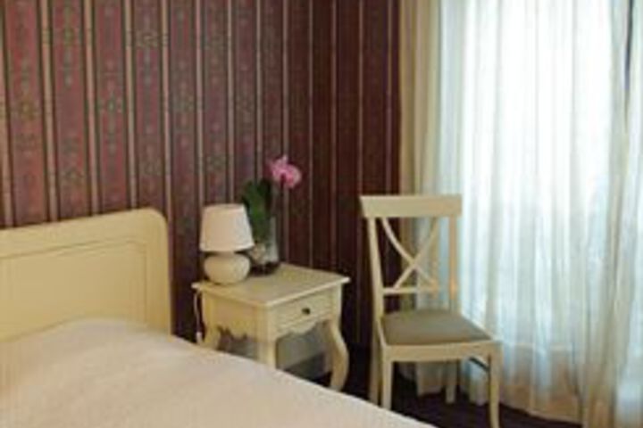 Room 13 of 48