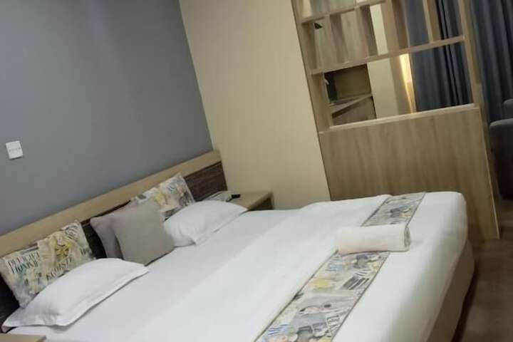 Room 13 of 42