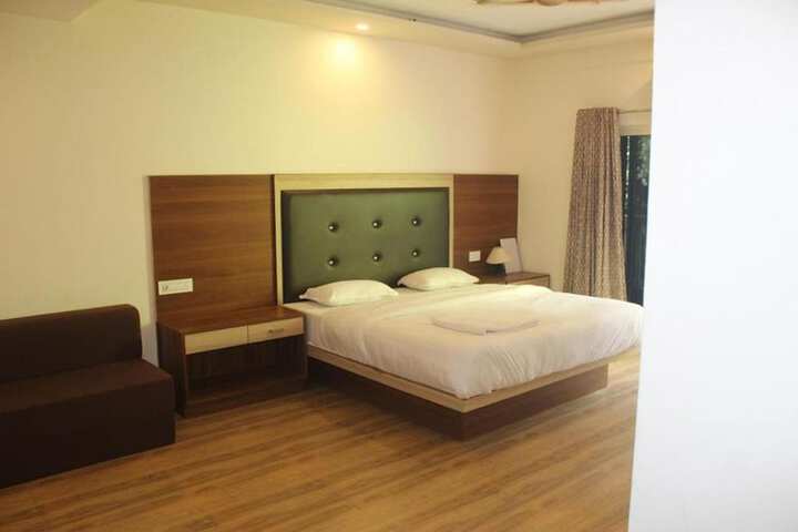 Room 9 of 25