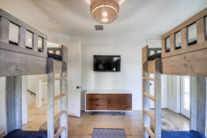 Room 22 of 33