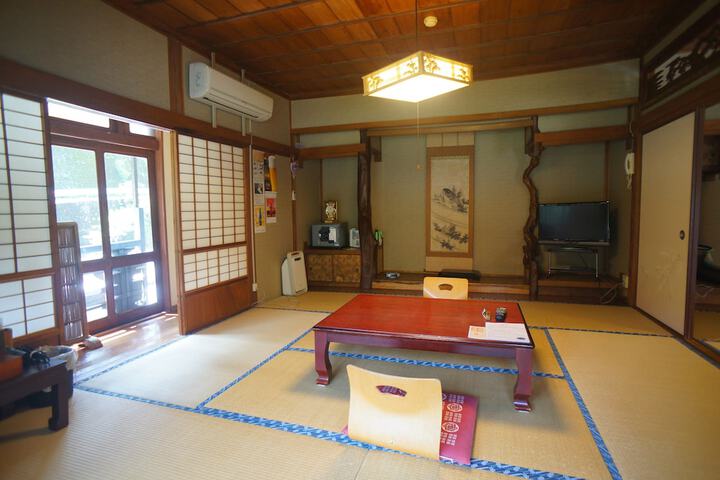 Room 8 of 53