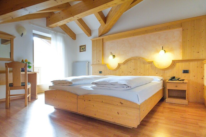 Room 9 of 25