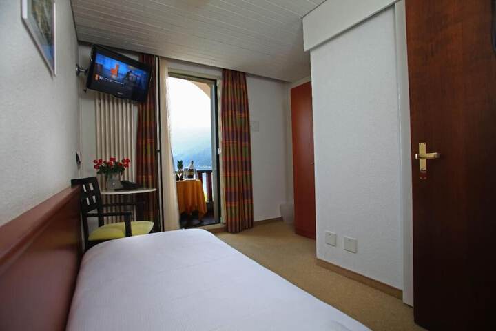 Room 4 of 39
