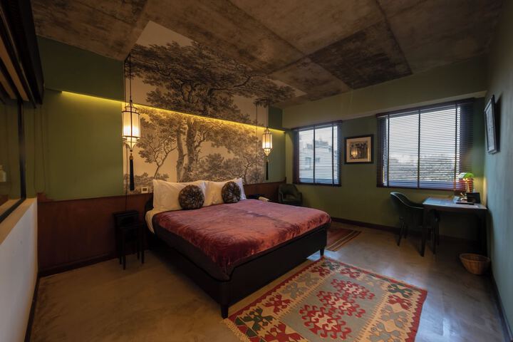 Room 18 of 48