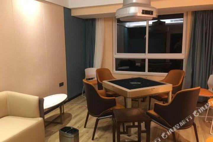 Deshang boutique Life Hotel (Shanghai Lingang New Town store)