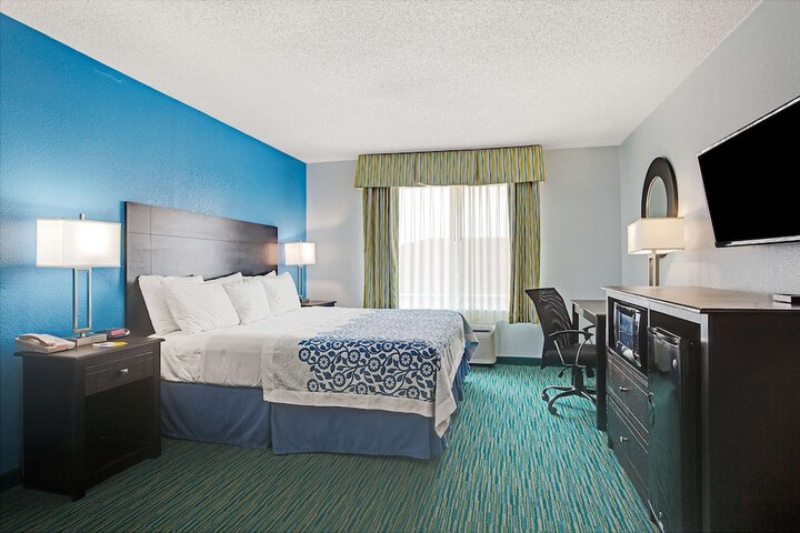 1 King Bed (3 of 3)