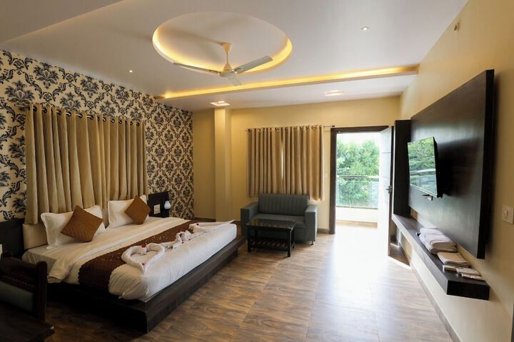 Room 3 of 64