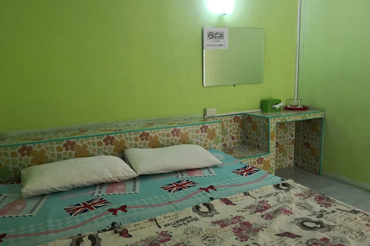 Room 5 of 18