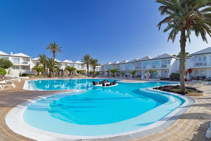Hotel Pool