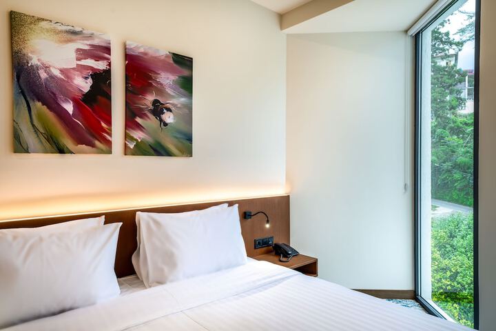 Room 28 of 59