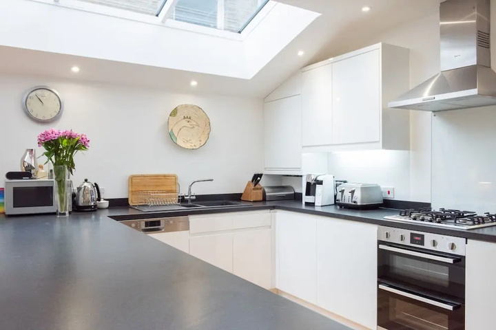 Elegant 2 Bedroom Garden Flat in East Dulwich
