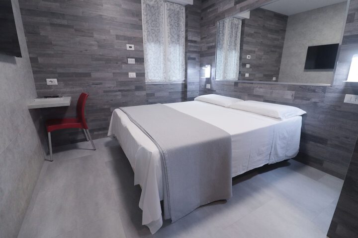 Room 14 of 34