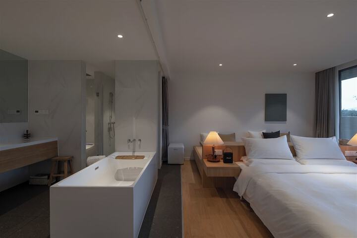 Room 34 of 218