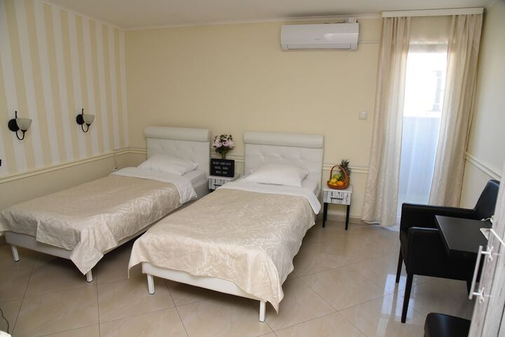 Room 8 of 67