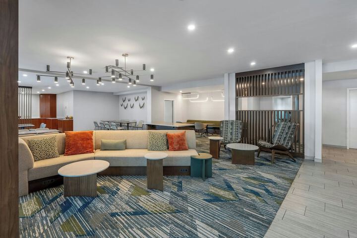 Entrance & Lobby