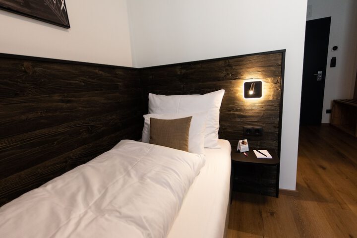 Room 4 of 30