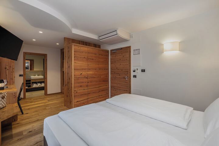 Room 54 of 192