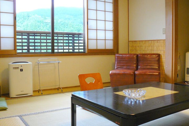 Room 12 of 33