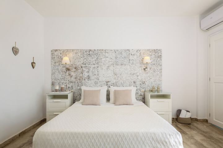 Room 34 of 143