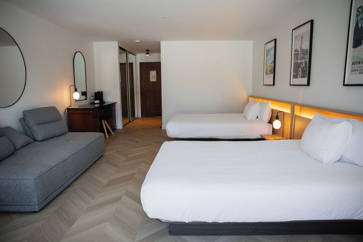 Room 5 of 104