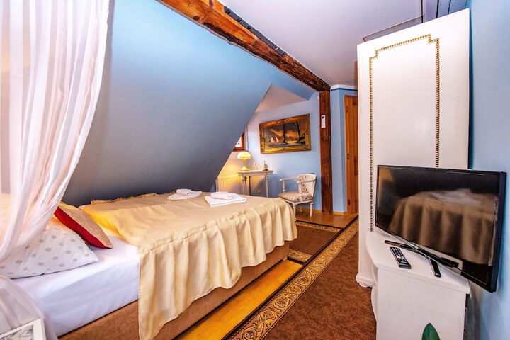 Room 14 of 51